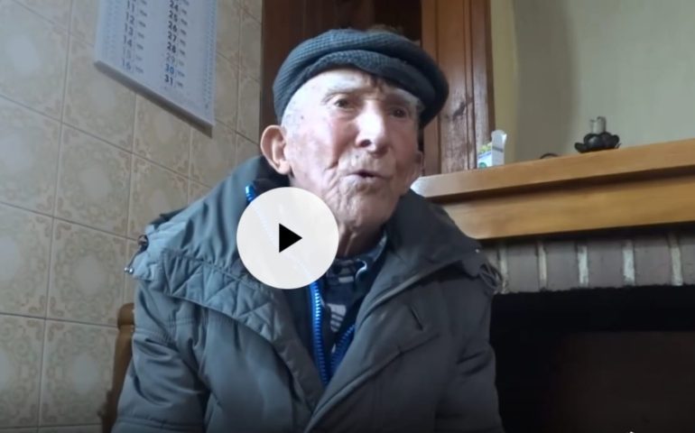 (VIDEO) Tziu Cicittu Piga a 100 anni interpreta una canzone sarda a memoria