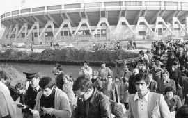 La Cagliari che non c’è più. All’uscita dallo stadio Sant’Elia: le passerelle a filo di canale senza i due sovrapassaggi