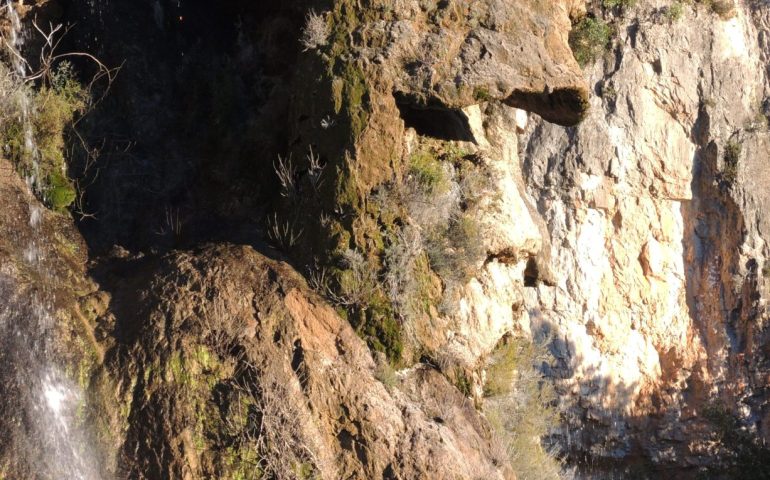 Lo sapevate? In Sardegna c’è un volto calcareo scolpito nella pietra. Ecco dove si trova