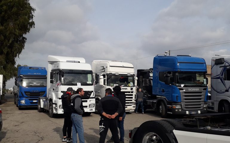 Sardegna, stop della protesta degli autotrasportatori nel porto di Cagliari