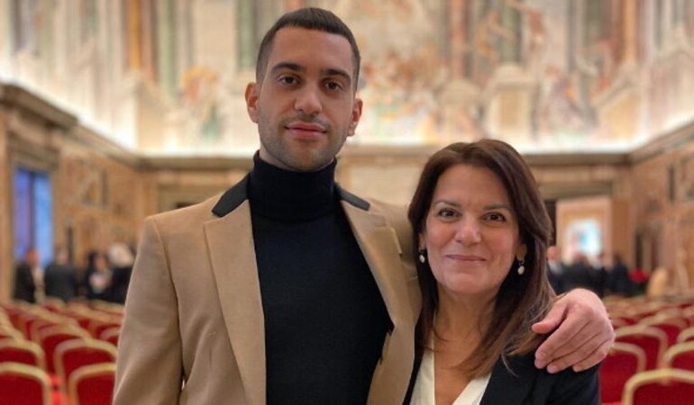 Mahmood con la madre Anna Frau