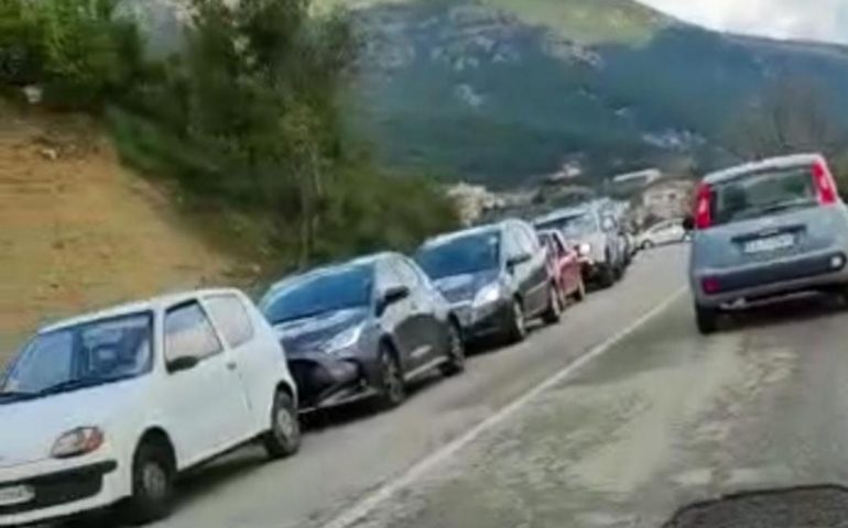 Corsa all’acquisto del pellet in Sardegna: lunga coda di auto in Ogliastra