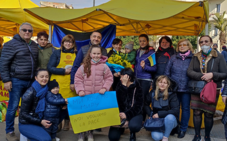 Ucraina, al via la “spesa sospesa” di Coldiretti. Donne ucraine nei mercati di Campagna Amica a sostegno dell’iniziativa
