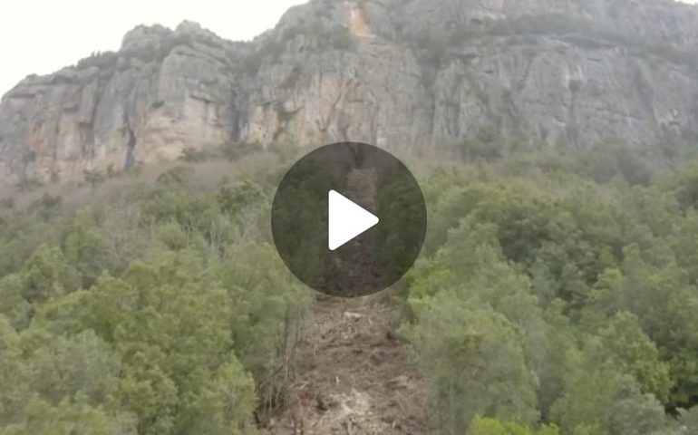 (VIDEO) Ogliastra, gli effetti della caduta di un grosso masso dal complesso montuoso del Tonneri