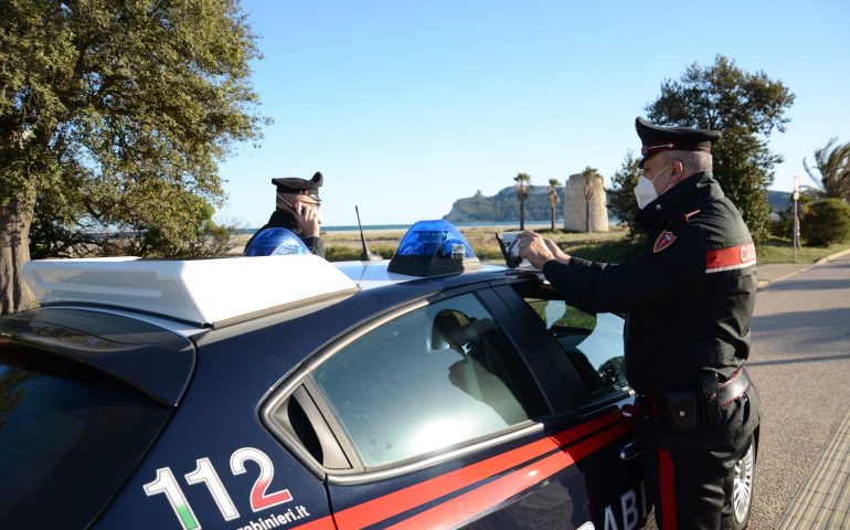 Cagliari, si schianta con l’auto, poi scappa e denuncia il furto: 27enne denunciato