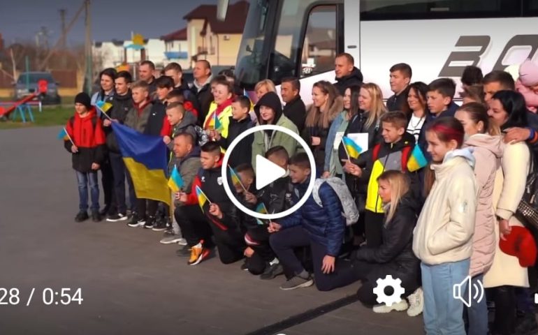 (VIDEO) 24 bambini ucraini si alleneranno nelle giovanili rossoblù: la bellissima iniziativa del Cagliari