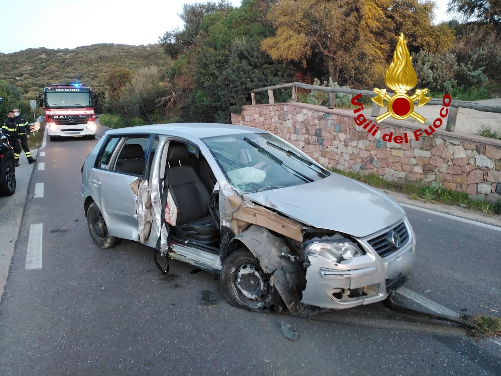 Sardegna, auto esce di strada e si schianta 4 feriti Cagliari