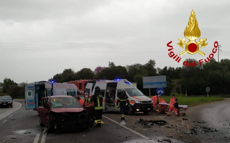 Sardegna, violento incidente fra due auto: due donne trasportate all’ospedale
