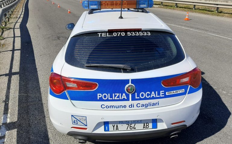 Cagliari, delirio sulla 554 a causa degli incidenti. Anche una Ferrari contro un fuoristrada