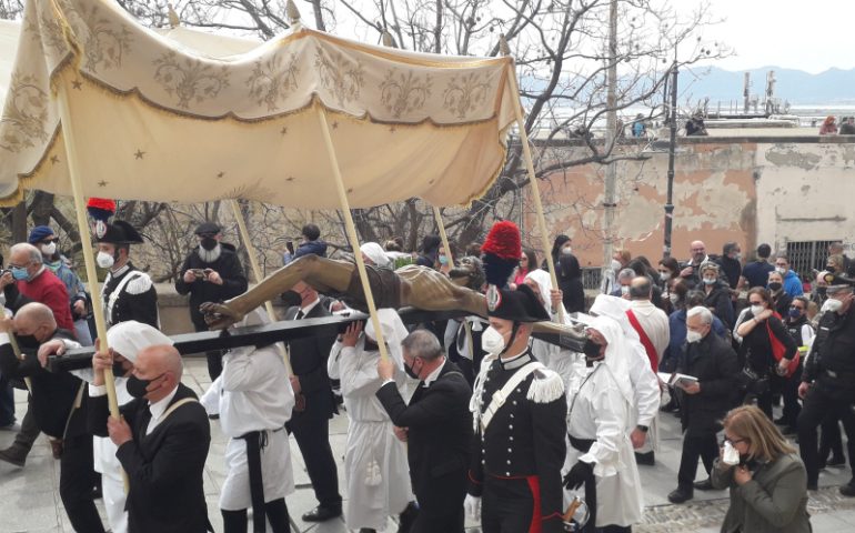 Dopo due anni il Cristo in processione per Cagliari: il ritorno dei riti del Venerdì Santo