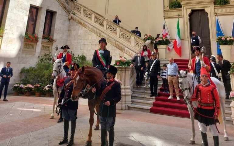 L’Altera Nos Viviana Lantini si dirige verso la Chiesa di Sant’Efisio in Stampace