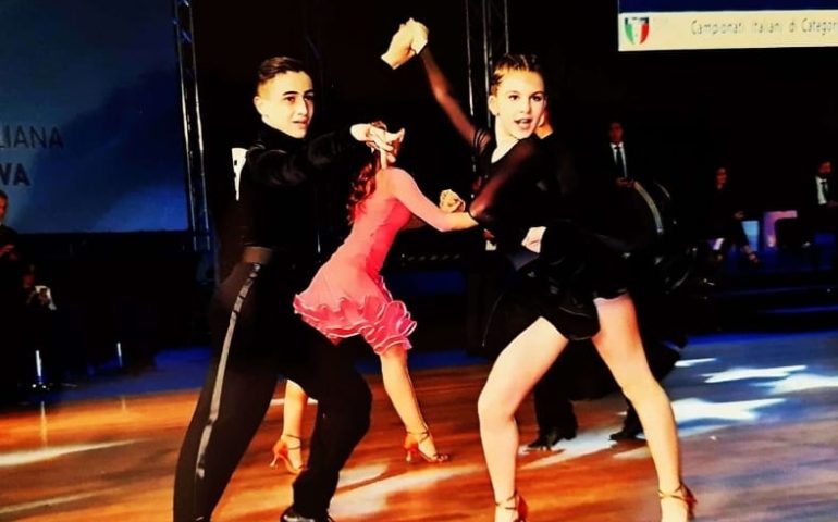 Giovani, belli e bravissimi: Mario e Marianna, i ballerini sardi di latino americano incantano Carrara
