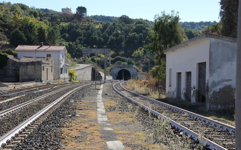 La galleria ferroviaria più lunga della Sardegna supera i 7 chilometri: ecco dove si trova