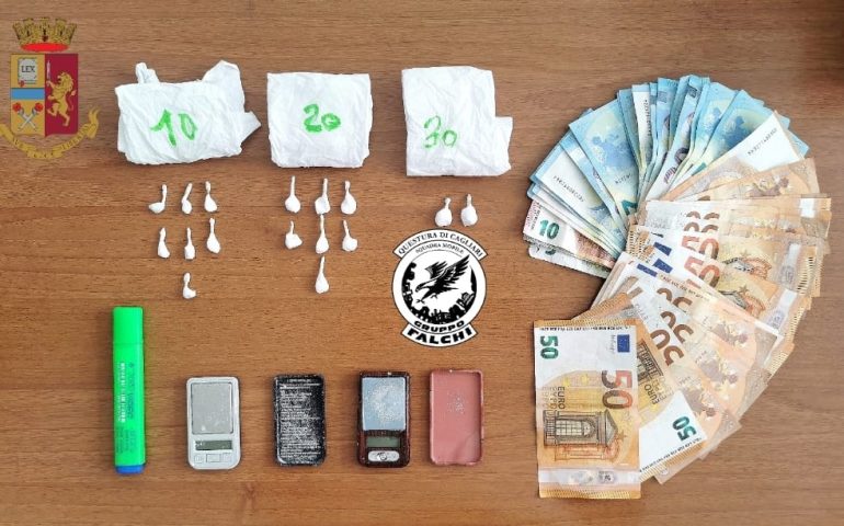 Cagliari, cocaina nascosta nella plafoniera del condominio: arrestato un giovane di 24 anni