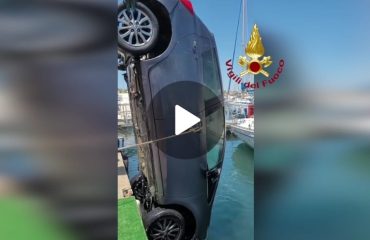 auto-in-acqua-cagliari