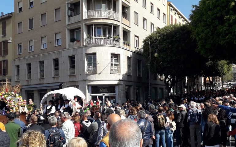 Cagliari pronta a riabbracciare Sant’Efisio: la folla in festa attende il martire