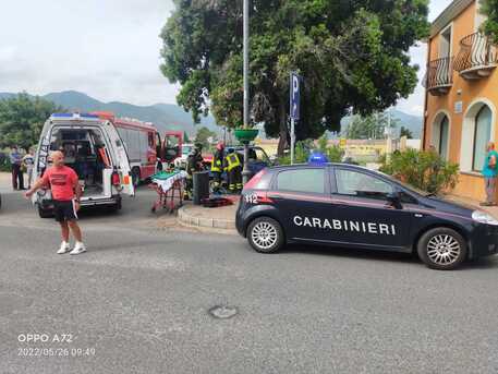 Furgone contro un albero a Villaputzu: gravi due anziani