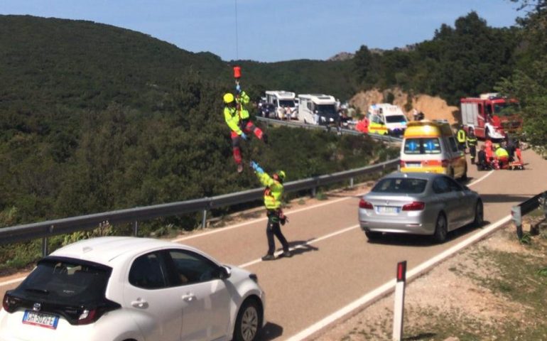 Sardegna, grave incidente frontale fra due moto: feriti i due conducenti