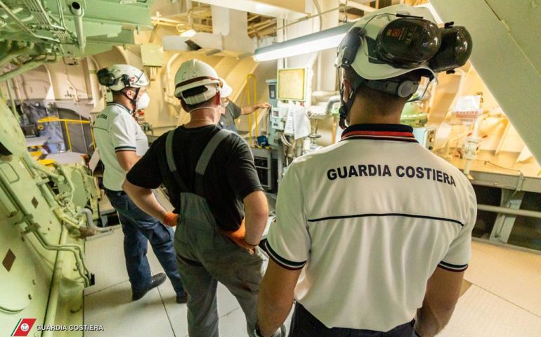 Gravissime irregolarità su un mercantile: trattenuto a Cagliari dalla Guardia Costiera
