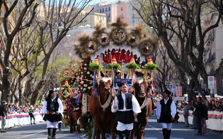 (PHOTOGALLERY) In migliaia a Cagliari per onorare Sant’Efisio: gli scatti di Pierino Vargiu