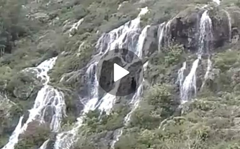 (VIDEO) Sardegna, le suggestive cascate di Lecorci a Ulassai