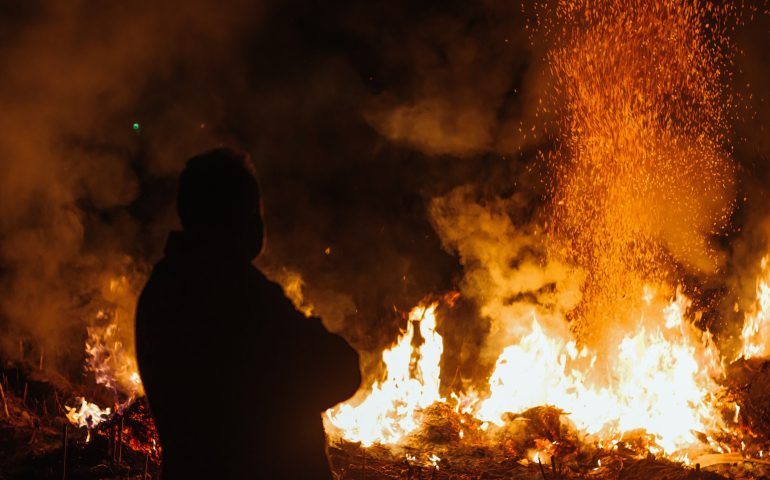 Finalmente arrestato il giovane piromane responsabile di almeno 8 incendi lo scorso anno