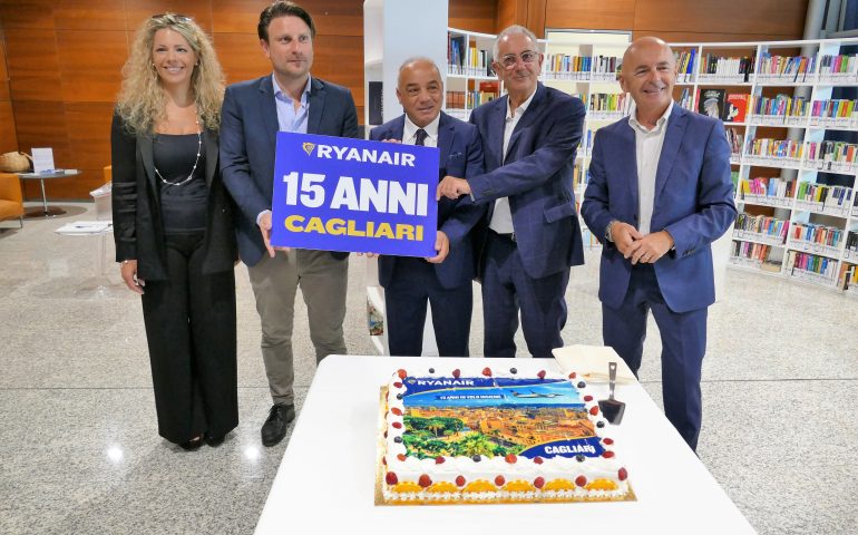 Ryanair e l’Aeroporto di Cagliari-Elmas festeggiano 15 anni insieme: 350 voli a settimana nell’estate 2022