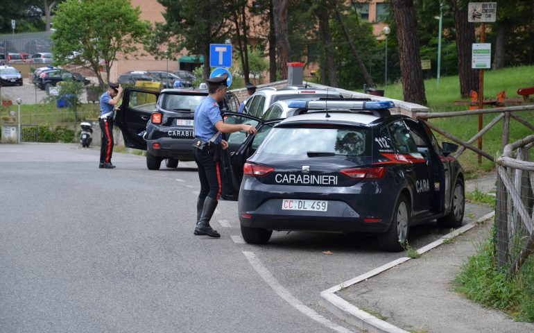 Fuga rocambolesca con l’auto rubata a Cagliari: arrestato 50enne a Sestu