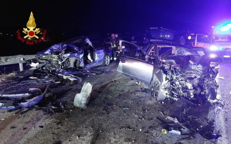 Sardegna, terribile incidente nella notte: quattro feriti nello scontro frontale fra due auto