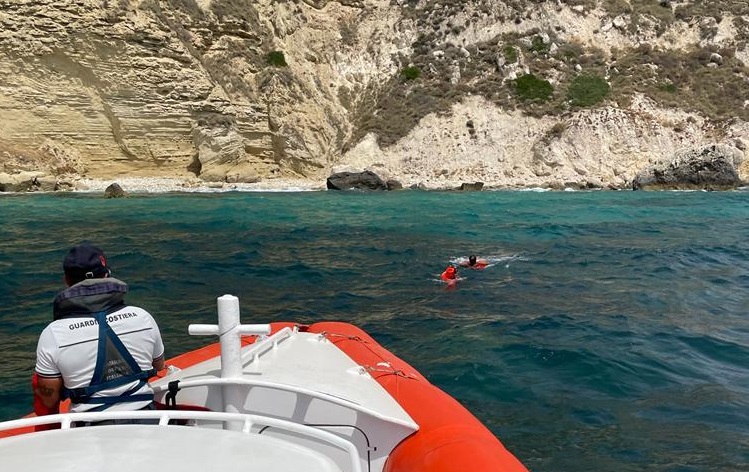 Diportisti in difficoltà alla Sella del Diavolo soccorsi dalla Guardia Costiera