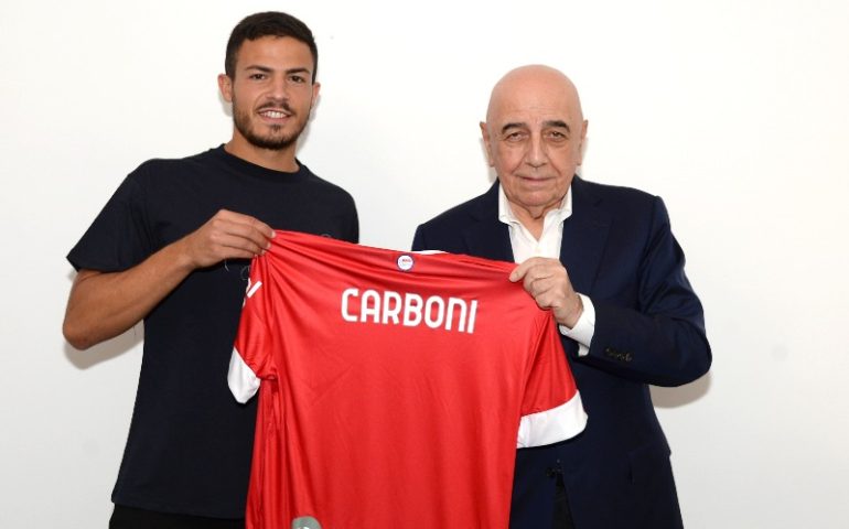 Anche il sardo Carboni saluta il Cagliari. È fatta per la cessione al Monza: “Sono felicissimo di essere qui”