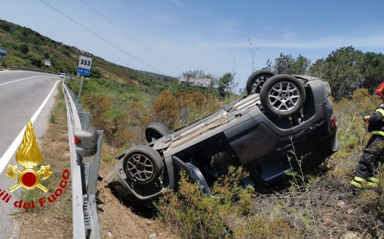 Sardegna, auto esce fuori Strada Statale 125: un ferito all’ospedale