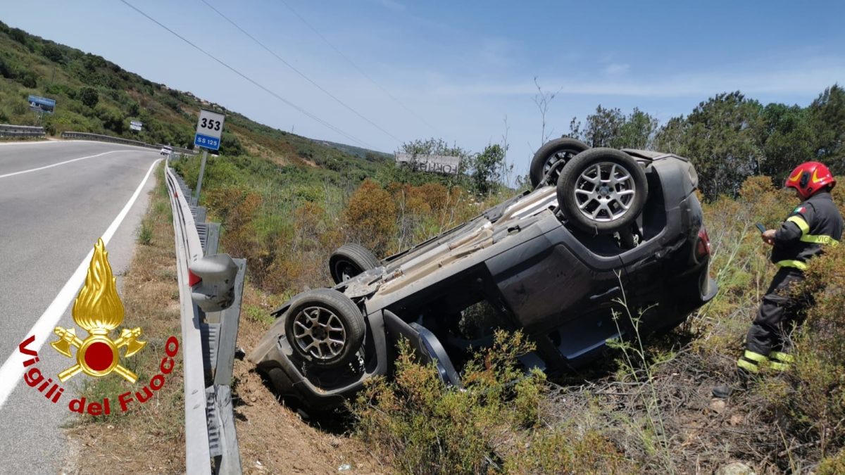 Sardegna, auto esce fuori Strada Statale 125 un ferito Cagliari