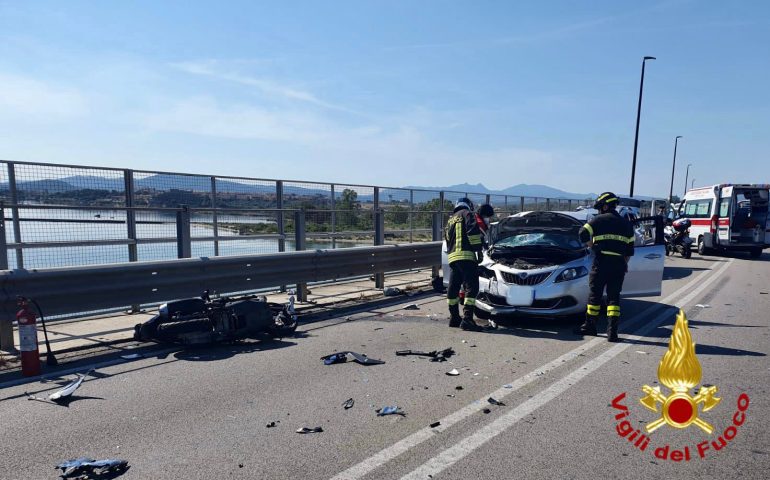 Sardegna, violento incidente frontale tra un’auto e una moto: centauro trasportato all’ospedale