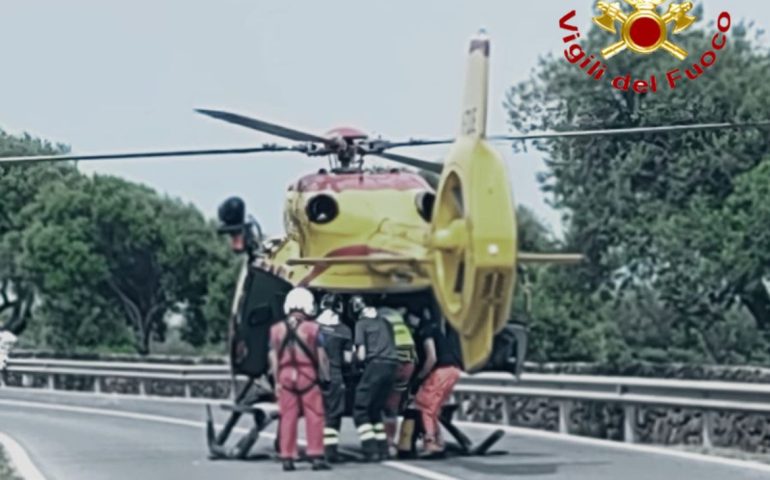 Sardegna, scontro frontale fra due auto sulla SS 125: due feriti in gravi condizioni