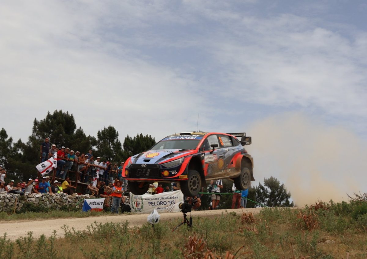 Il salto di Monte Lerno al Rally Italia Sardegna - Foto Coiluna/Loelle (Pagina FB Rally Italia Sardegna)