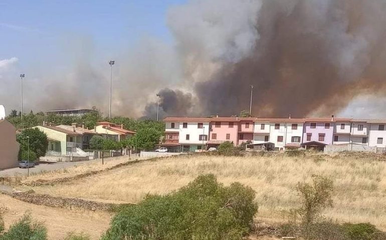 Sardegna devastata dalle fiamme: oggi 29 incendi in molti dei quali in azione i mezzi aerei