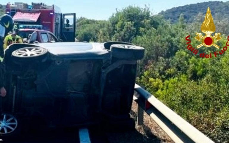 Tragedia in Sardegna, auto fuori strada: muore il conducente