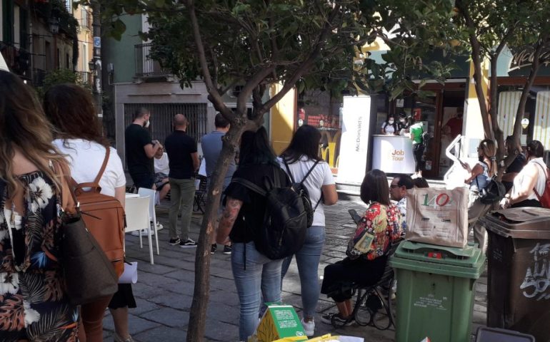 Sardi e lavoro, a Cagliari in tanti in fila al McDonald’s col sogno di un’assunzione