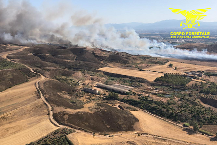 Anche oggi giornata di fuoco in Sardegna. 14 incendi nell’Isola, canadair a Monastir