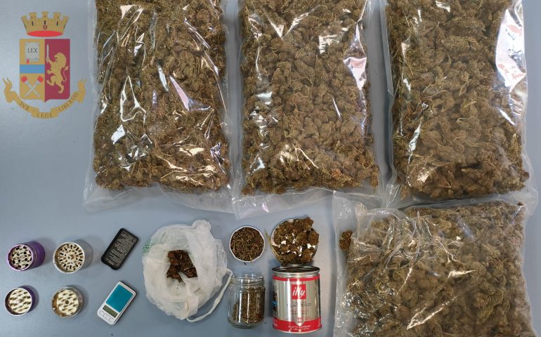 Cagliari, due kg di marijuana nella casa dello spaccio: arrestate mamma e figlia insospettabili