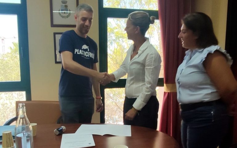 Elmas, il Comune firma importante protocollo con associazione “Plastic Free”