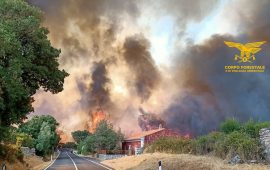 La Sardegna brucia ancora: 18 incendi oggi nell’Isola, cinque spenti dai mezzi aerei