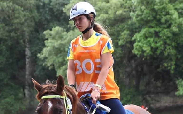 Sardegna, 17enne deceduta dopo caduta da cavallo: aperta un’inchiesta
