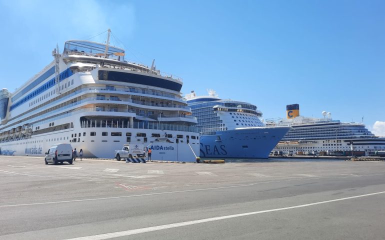 Cagliari, tris di crociere in un giorno: in porto la “Odissey of the Seas”, la più grande nave mai attraccata nel capoluogo