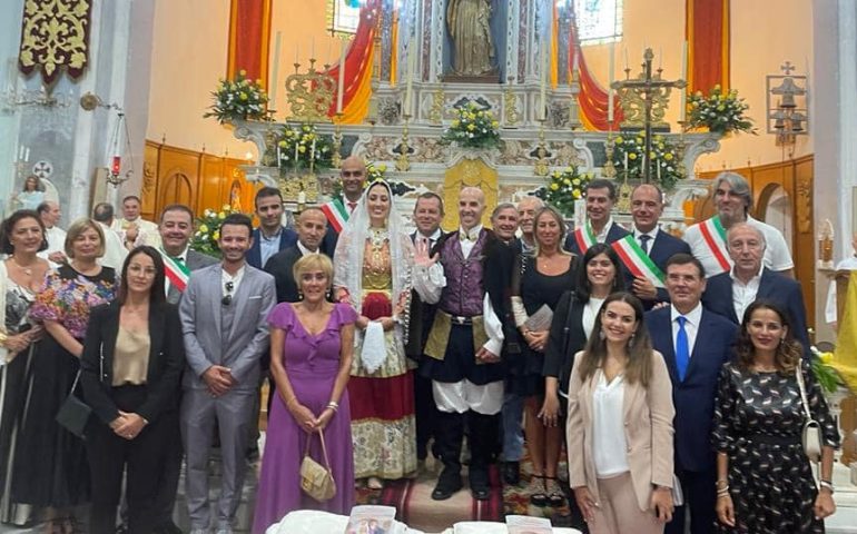 Grande festa a Selargius per il matrimonio selargino: Martina e Samuele rinnovano sa coja antica