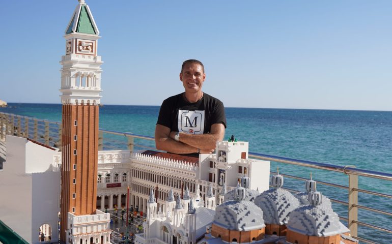 (FOTO) L’ultima strepitosa opera dell’artista dei Lego Maurizio Lampis: piazza San Marco