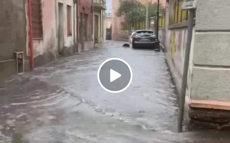(FOTO E VIDEO) Nubifragio nel Campidano di Oristano: disagi e strade allagate a Terralba e Uras