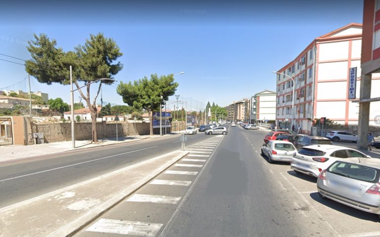 Cagliari, scontro tra un’auto e uno scooter: bimbo di 11 anni grave all’ospedale