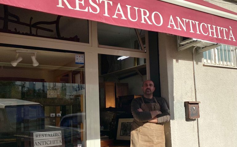 Artigiani cagliaritani. Massimo Aru, restauratore d’arte: “Il mio è un antico mestiere, che richiede pazienza e passione”